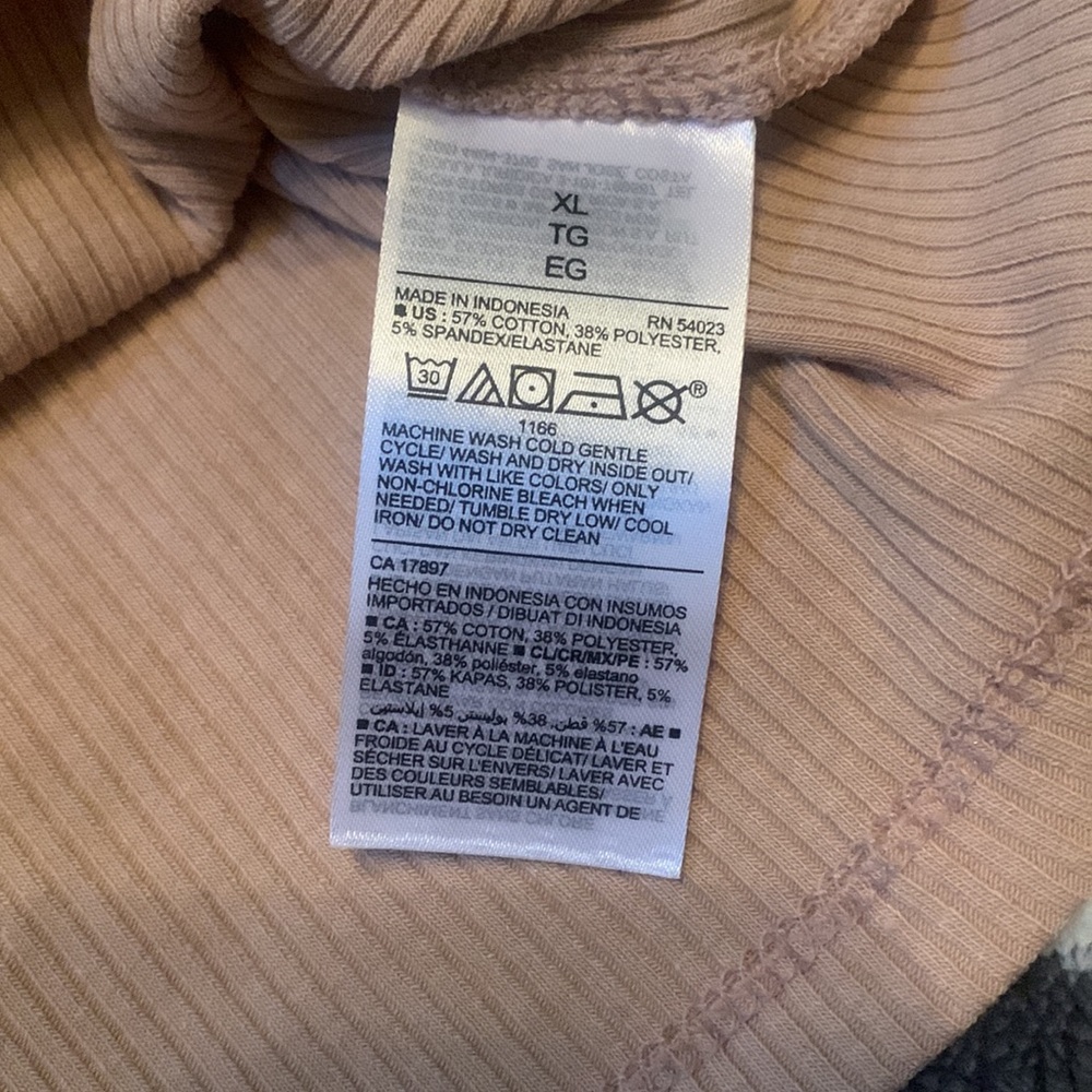 Old Navy Womens Long Sleeve Ribbed Turtleneck - Picture 4 of 6